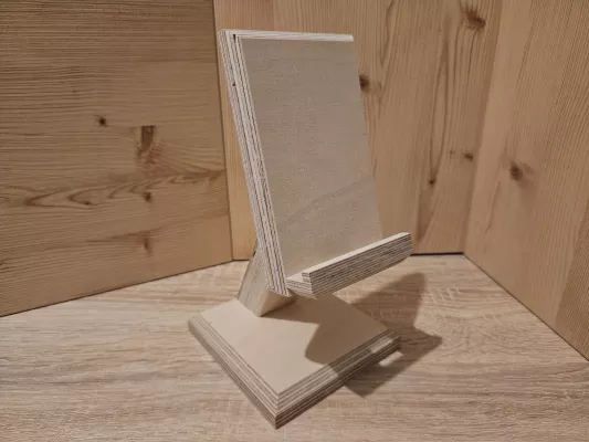 Jak powstał stojak na telefon, który zainspirował mnie do stworzenia Ustawione? Historia projektu