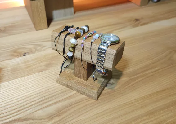 Prosty stojak na zegarki, smartwatch i bransoletki