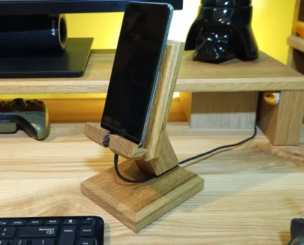 Stojak na telefon tablet e-book z drewna dębowego – pionowe usłojenie ST.0.0.4