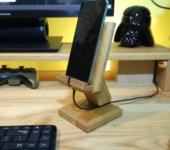 Stojak na telefon tablet e-book z drewna dębowego – pionowe usłojenie ST.0.0.7